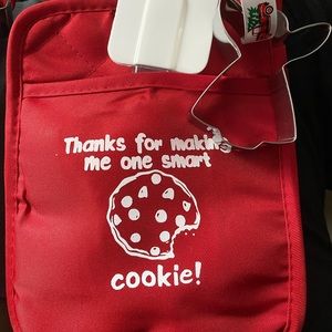 Handmade vinyl oven mitt with saying